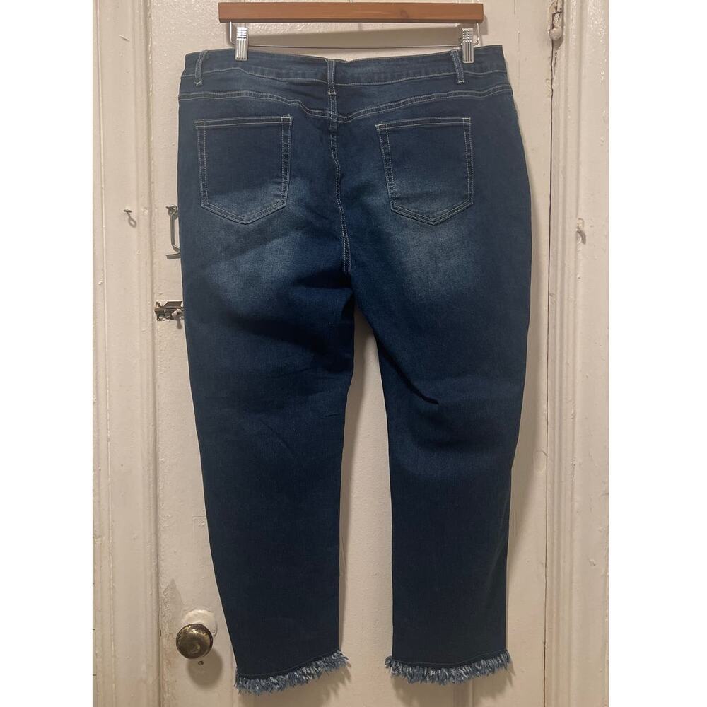 Blue Denim Distressed Raw Hem Ankle Length Jeans NWOT Size 18 - Picture 5 of 8